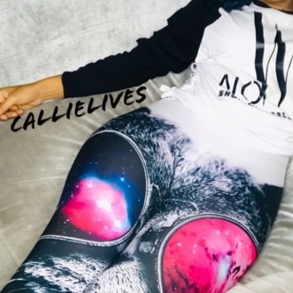 LAST PAIR ALERT 🚨 Stasia Cat Eye Galaxy: Round Glasses 3D Graphic Leggings O/S - Picture 7 of 11